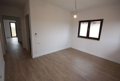 Casă individuală cu 4 camere cu Canalizare în Moșnița Nouă - 12
