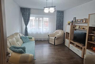 De vanzare apartament 3 camere