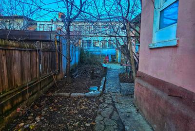 Casă individuală cu 5 camere cu Canalizare în Central - 53