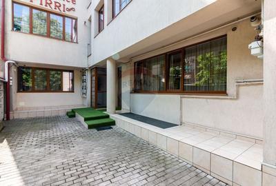 Casă individuală cu 9 camere în P-ța Unirii