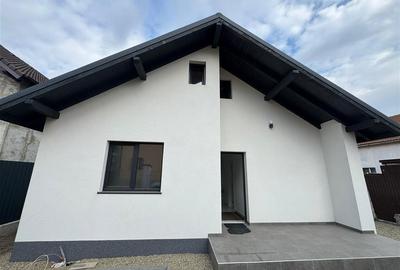 Casă cu 3 camere cu Teren 300 Mp în Est - 1