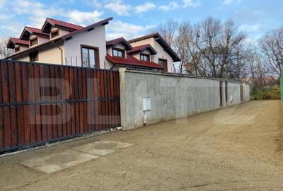 Casă cu 5 camere cu Teren 400 Mp în Central