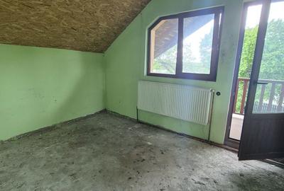 Casă cu 3 camere cu Teren 1685 Mp în Ariceștii Rahtivani - 9