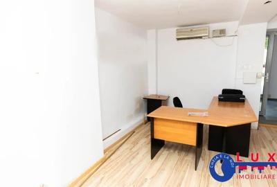 Spațiu comercial, de 57 mp, în Central - 8