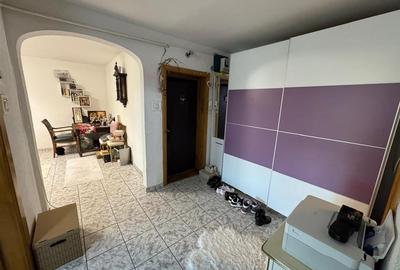 3 camere, etaj 3 cu acoperis, 2 balcoane , 2 bai, zona centrala - 6