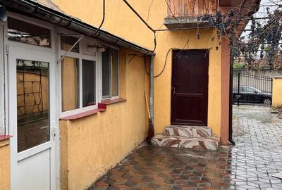 Casă cu 4 camere în Central - 2