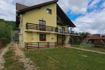 Casa 330 m2 teren 1210 m2 ideala pentru locuin? - 1