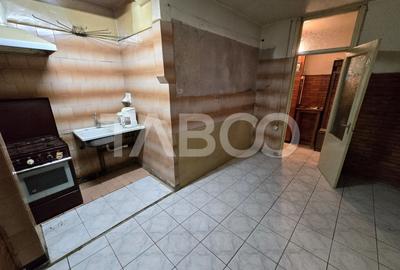 Apartament decomandat 4 camere 4 balcoane 2 bai etaj 1 Central Sibiu - 19