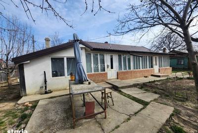Casă cu 2 camere cu Teren 1600 Mp în Voinești - 1