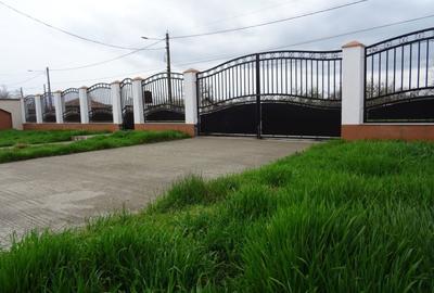 Casă cu 4 camere decomandat în Central - 1