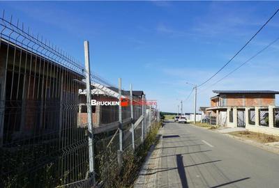 Casă cu 4 camere cu Teren 828 Mp în Sânmartin - 2