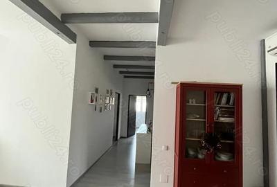 Apartament cu 4 camere decomandat în Zăvoi - 8