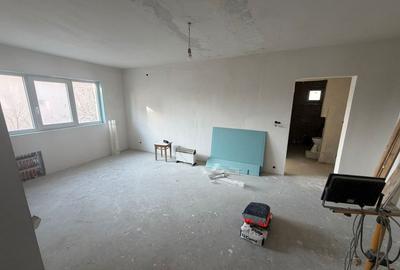 Apartament cu 3 camere semidecomandat în Central - 3