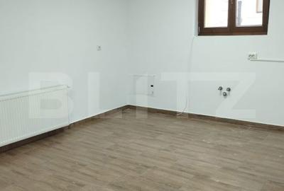 Spațiu comercial, de 60 mp, în Central - 3
