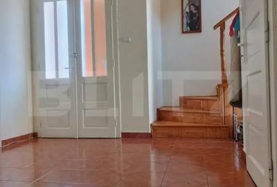 Casă cu 5 camere cu Teren 241 Mp în Central