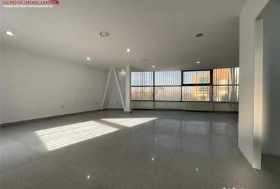Spațiu comercial, de 230 mp, în Piața Veche - 2