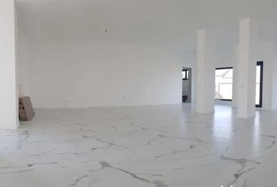 Casă cu 7 camere cu Teren 420 Mp în Vărsătura - 3