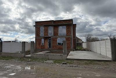 Casă cu 4 camere în Slătioara - 1