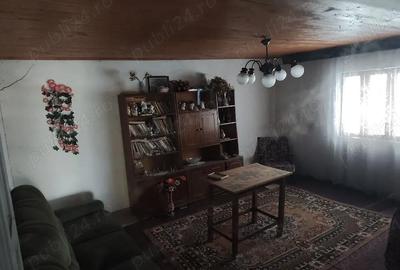 Casă cu Teren 1700 Mp în Băbăița - 2