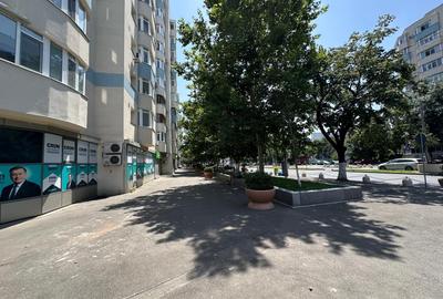 Apartament cu 3 camere decomandat în Berceni