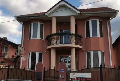 Casă cu 6 camere cu Teren 300 Mp în Rogerius