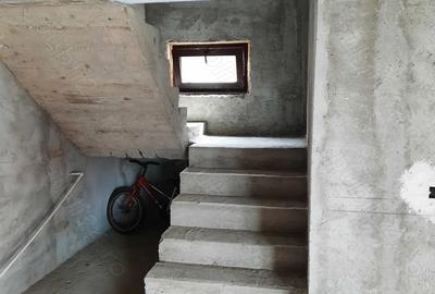 Casă cu 4 camere cu Teren 300 Mp în Căpățânești - 10