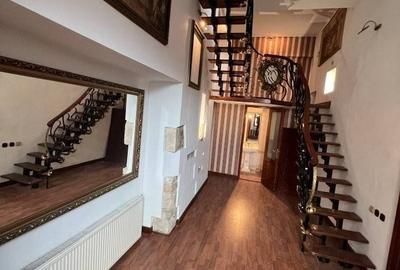 Apartament cu 4 camere în Central - 2