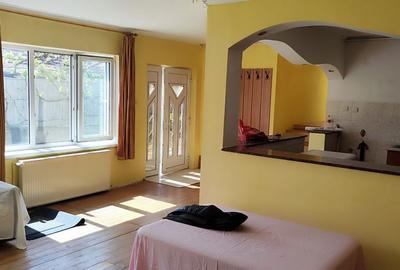 Casă cu 3 camere cu Teren 100 Mp în Central - 3
