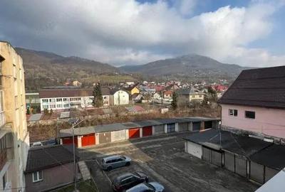 Apartament cu 3 camere semidecomandat în Central - 4