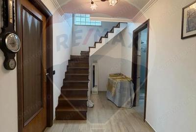 Casă cu 5 camere cu Teren 2566 Mp în Vitănești - 3