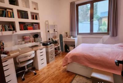 Casă cu 5 camere cu Teren 364 Mp în Central - 1