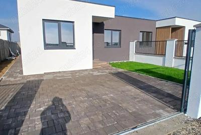 Casă cu 3 camere cu Teren 300 Mp în Săcălaz