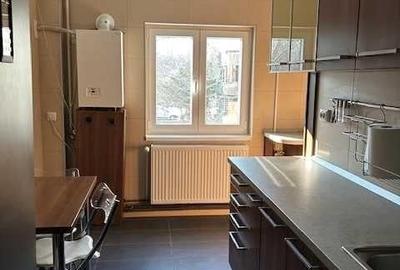 Apartament cu 3 camere decomandat, mobilat în Berceni