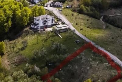 Teren de 4000 mp, în Pietroșița