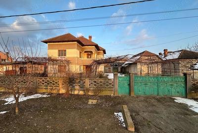 Casă cu 6 camere în Băbeni - 2