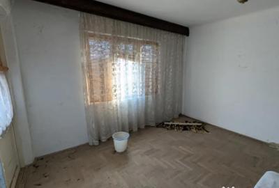 Casă cu 3 camere cu Canalizare în Central - 1