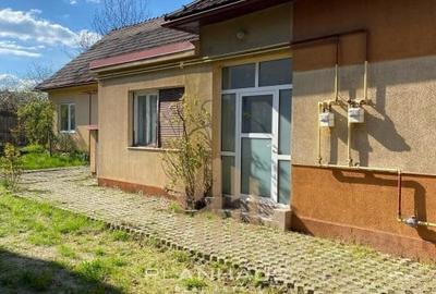 Casa tip duplex , str.Mihai Eminescu ,zona excelenta la strada principala