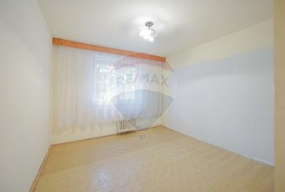 Apartament cu 3 camere de vanzare, in zona Rogerius - 10