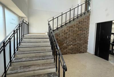 Spațiu comercial, de 2,880 mp, în Central - 11
