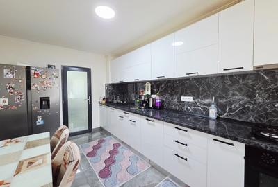 Apartament cu 4 camere decomandat în - 7