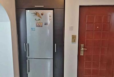 Apartament cu 2 camere semidecomandat în Craiovei
