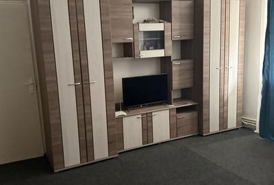 Apartament cu 2 camere semidecomandat în Cetate