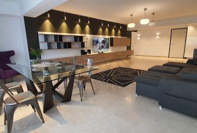 Apartament cu 4 camere semidecomandat, mobilat în Băneasa