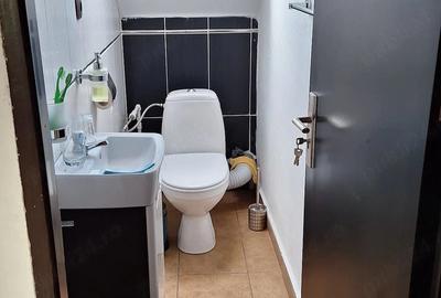 Casă cu 6 camere cu Teren 1600 Mp în Isvarna - 1