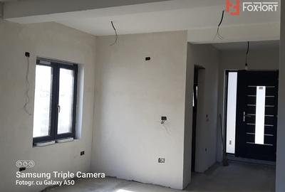 Duplex cu 4 camere cu Canalizare în Plopi - 3