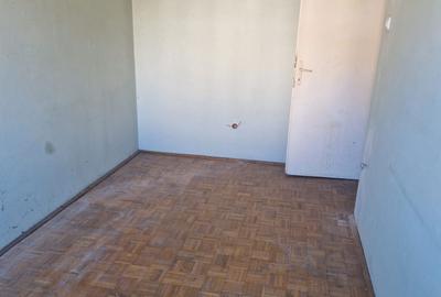 Apartament cu 3 camere semidecomandat în Central - 1