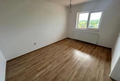 Casă cu 4 camere cu Teren 300 Mp în Central