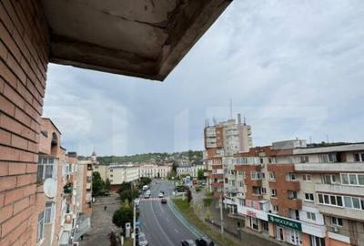 Apartament cu 3 camere decomandat în Turda