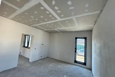 Casă cu 4 camere cu Teren 475 Mp în Mocira - 2