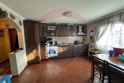 Apartament cu 3 camere decomandat în Dumitrești - 2